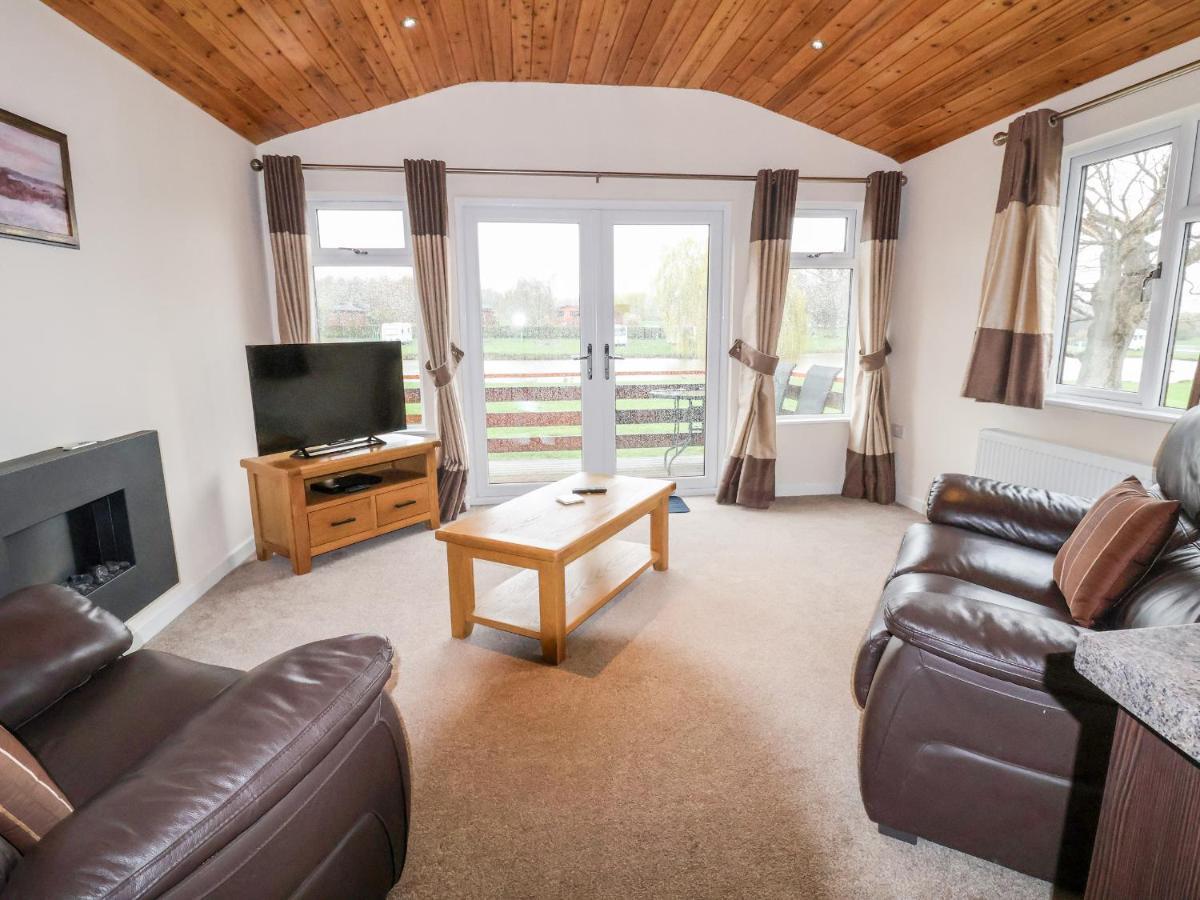 Oak Lodge Hadnall Eksteriør bilde