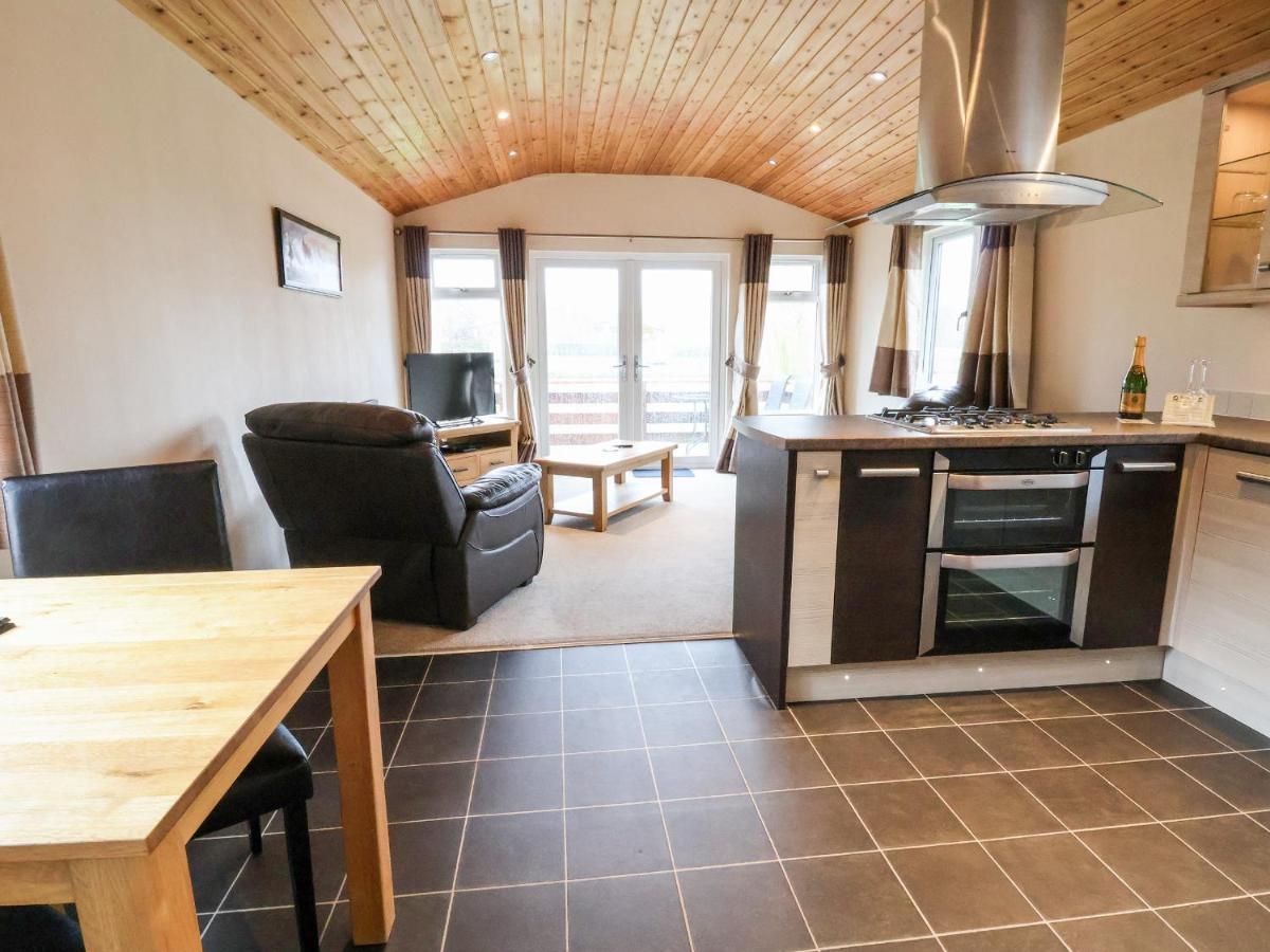 Oak Lodge Hadnall Eksteriør bilde